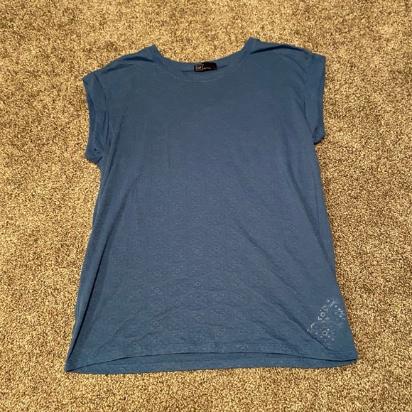 Blue Flower Pattern Short Sleeve - Picture 2 of 3